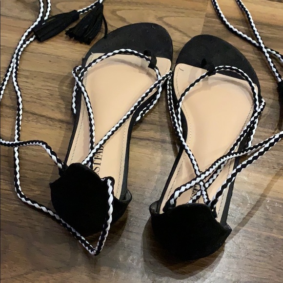 💕Black and White Lace Up Gladiator Sandals - Picture 3 of 4